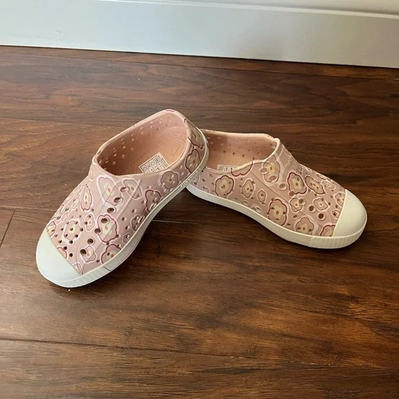 NWOT Native Kids Shoes - Poppy Pink Floral Slip-On -Size 10 - Picture 5 of 10